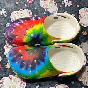 Crocs Classic Tie-Dye Rainbow Clogs Women’s 6 / Men’s 4